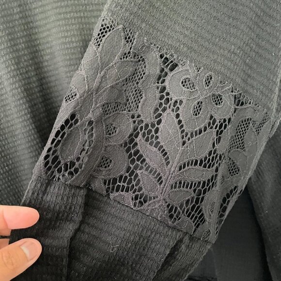 Torrid Waffle V-Neck Lace Inset Sweatshirt NEW Black Cuff Long Sleeves Sz 3X - Picture 7 of 9